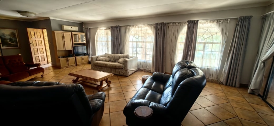 5 Bedroom Property for Sale in Parys Free State